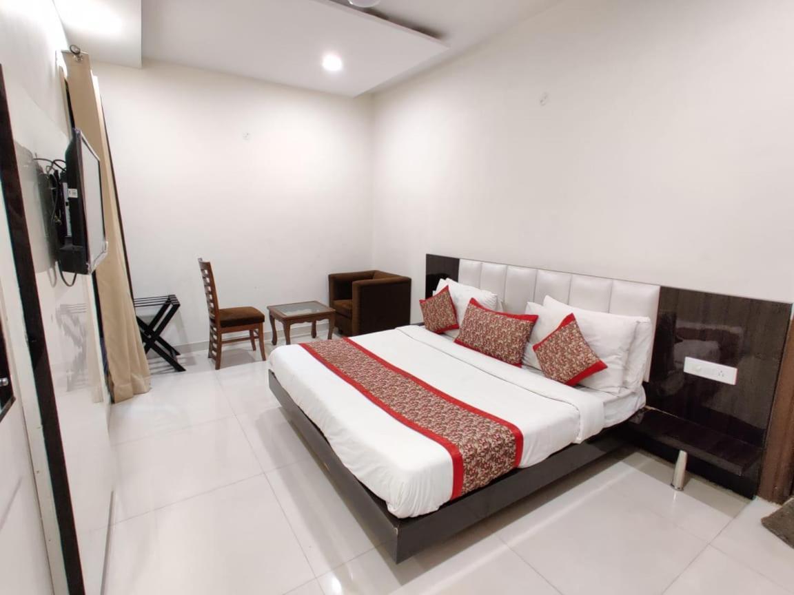 FabHotel Golden Home Amritsar Buitenkant foto