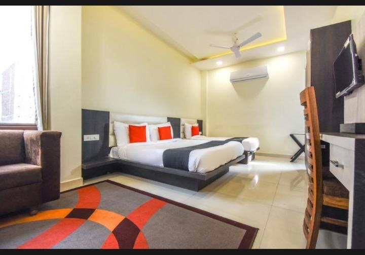 FabHotel Golden Home Amritsar Buitenkant foto