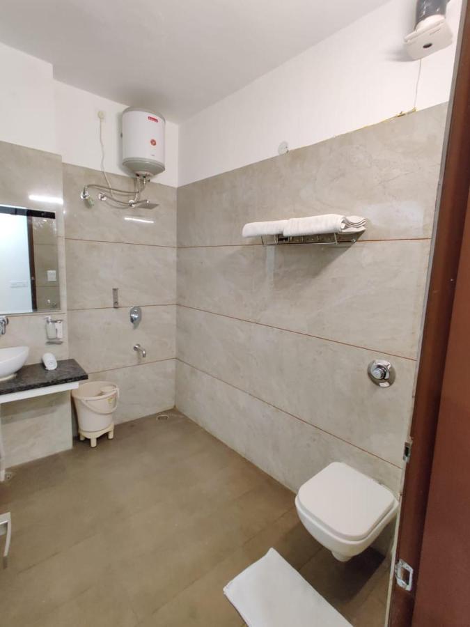 FabHotel Golden Home Amritsar Buitenkant foto