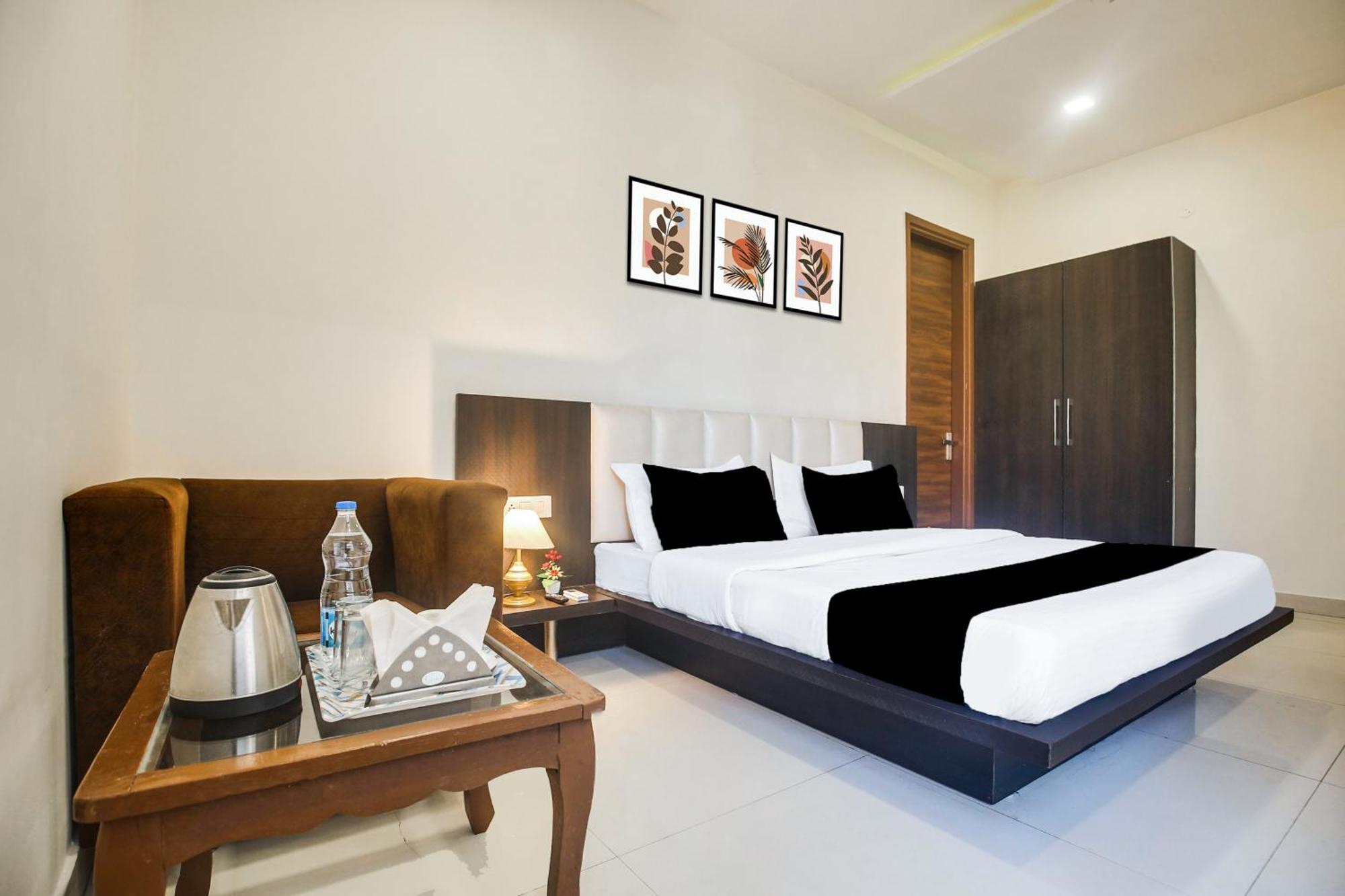 FabHotel Golden Home Amritsar Buitenkant foto